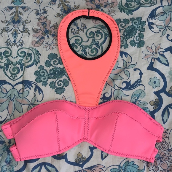 NWOT Victoria's Secrete Bikini Top - Picture 1 of 5